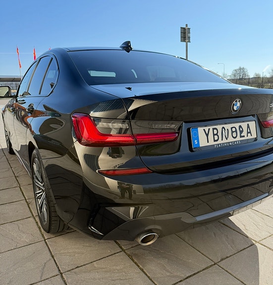 BMW 330e 5 of 15