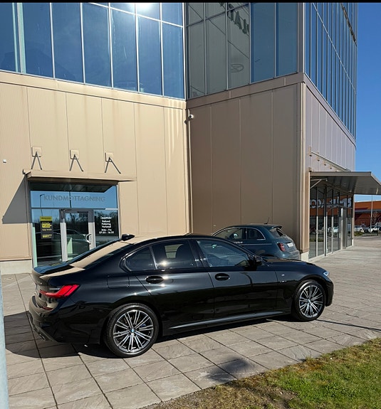 BMW 330e 4 of 15