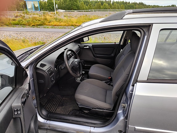 Opel Astra 4 of 6