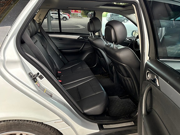 Mercedes-Benz C320 6 of 8