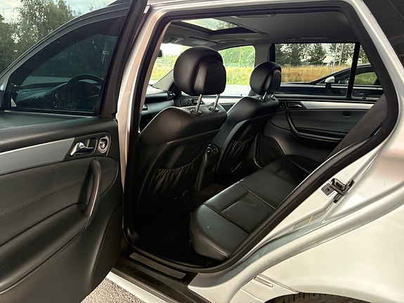 Mercedes-Benz C320 8 of 8