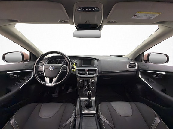 Volvo V40 12 of 25