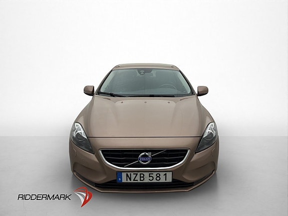 Volvo V40 2 of 25