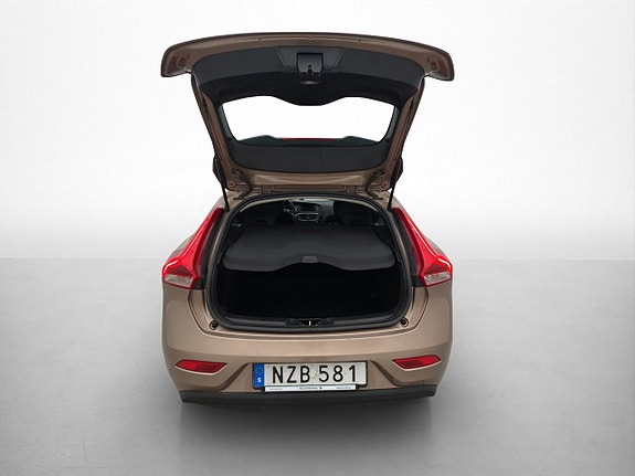 Volvo V40 10 of 25
