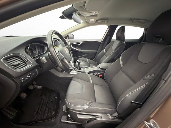 Volvo V40 21 of 25