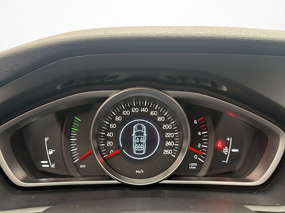 Volvo V40 14 of 25