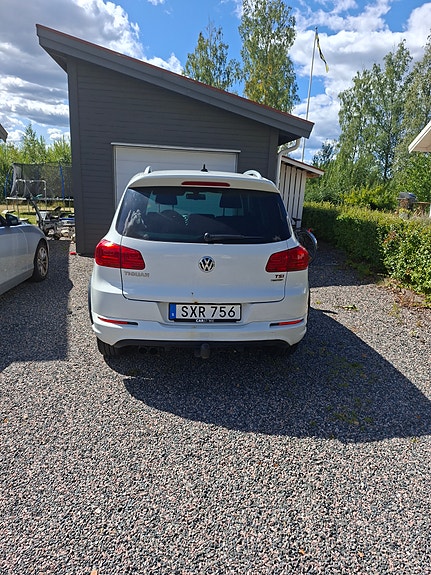Volkswagen Tiguan 2 of 4