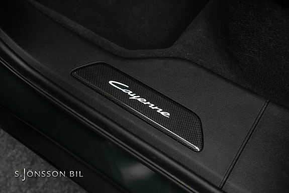 Porsche Cayenne 15 of 27