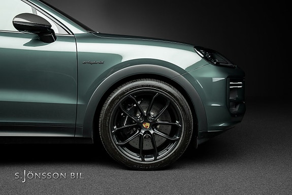 Porsche Cayenne 8 of 27