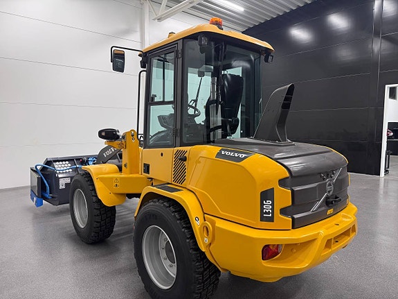Volvo L30GS med redskap 3 of 6