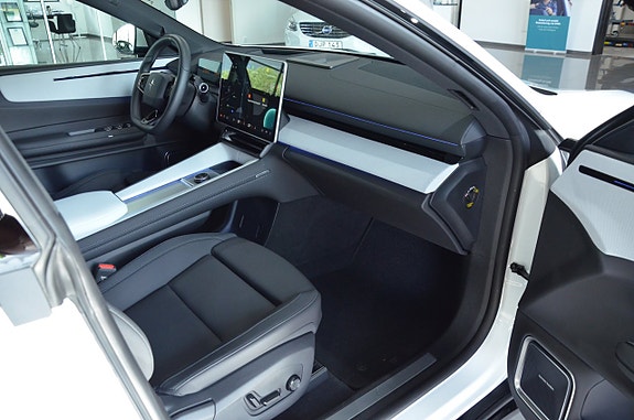 Polestar 4 12 of 20