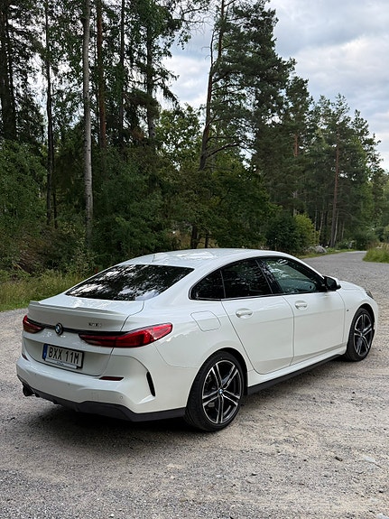BMW 218i 5 of 9