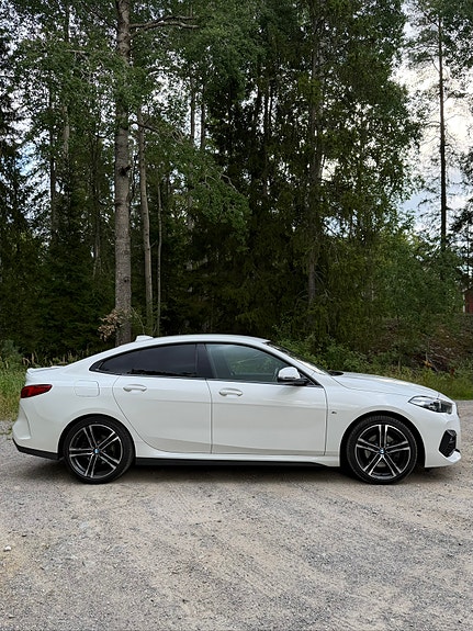 BMW 218i 4 of 9