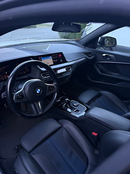 BMW 218i 8 of 9