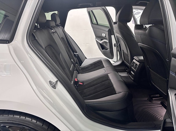 BMW 320d 13 of 15
