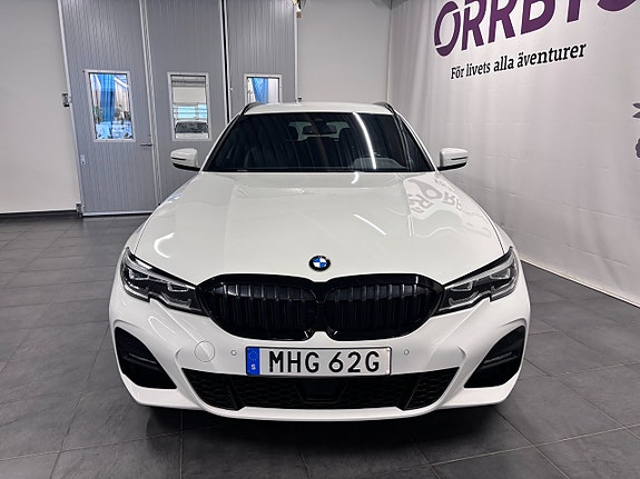 BMW 320d 2 of 15