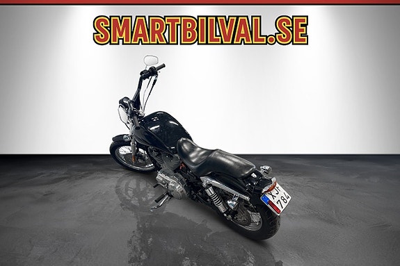 Harley-Davidson Sportster 883 0.9 4 of 6