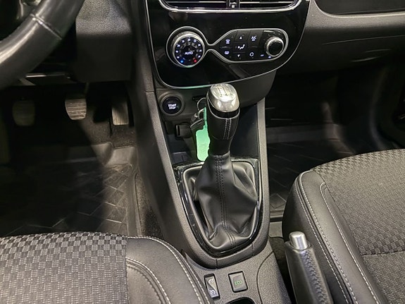 Renault Clio 14 of 18