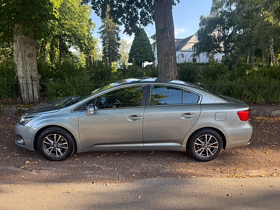 Toyota Avensis 2 of 11