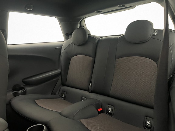 MINI Cooper 16 of 21