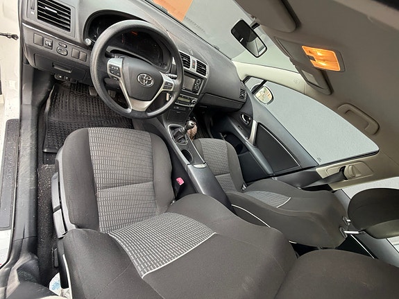 Toyota Avensis 6 of 6