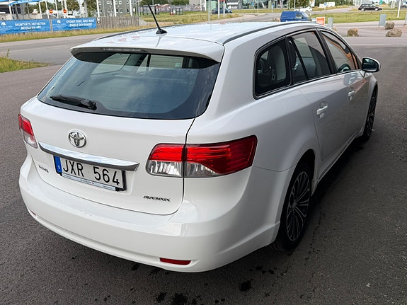Toyota Avensis 4 of 6