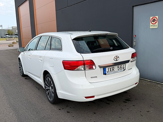Toyota Avensis 3 of 6