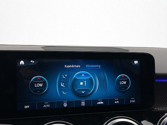 Mercedes-Benz GLB200 d 25 of 30