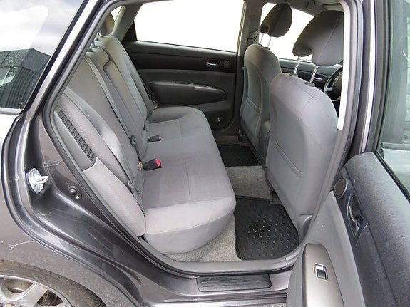 Toyota Prius 14 of 17