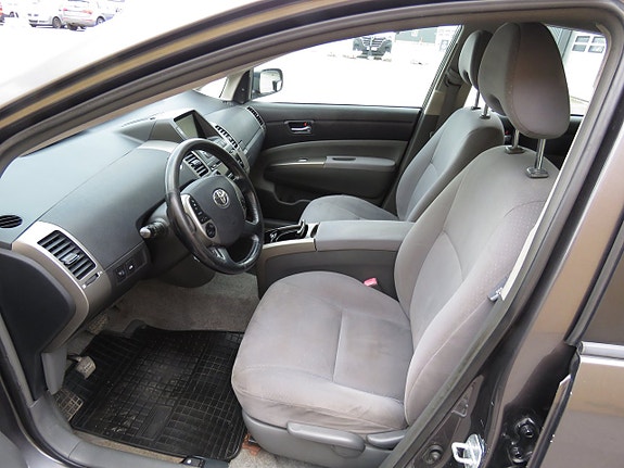 Toyota Prius 10 of 17