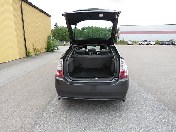 Toyota Prius 13 of 17