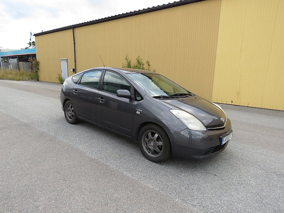 Toyota Prius 7 of 17