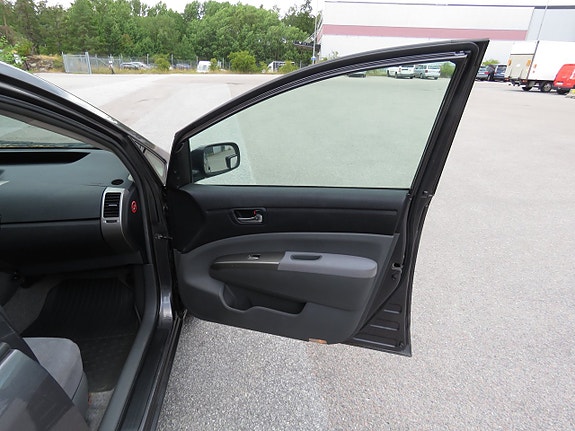 Toyota Prius 17 of 17