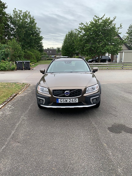 Volvo XC70 2 of 8