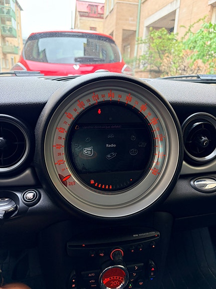 MINI Cooper 4 of 4