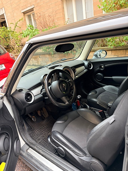 MINI Cooper 2 of 4