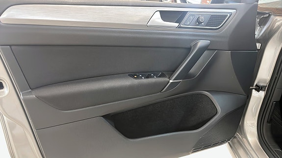 Volkswagen Golf Sportsvan 11 of 16