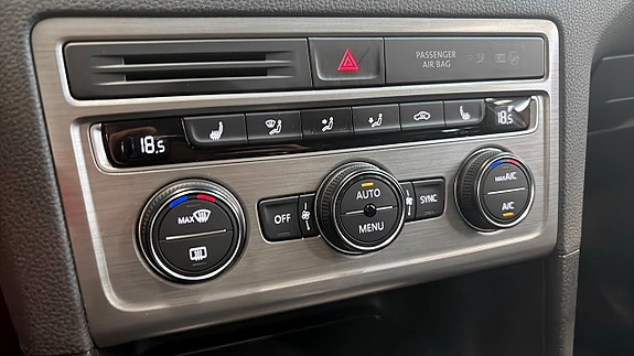 Volkswagen Golf Sportsvan 16 of 16