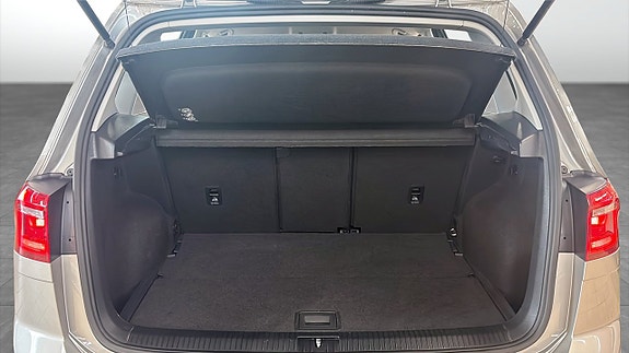 Volkswagen Golf Sportsvan 10 of 16