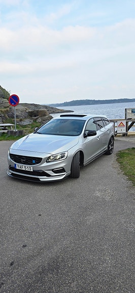 Volvo V60 2 of 4