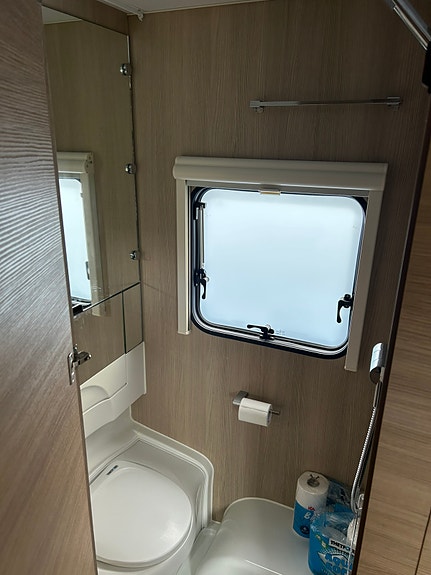 Adria Adora 593 UK 4 of 6