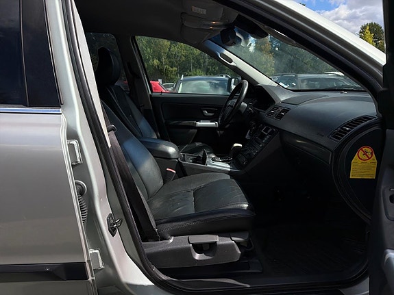 Volvo XC90 13 of 27