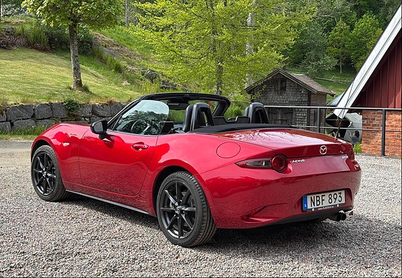 Mazda MX-5 2 of 8