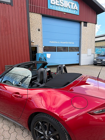 Mazda MX-5 3 of 8