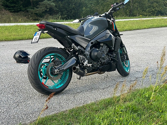 Yamaha MT-09 3 of 3