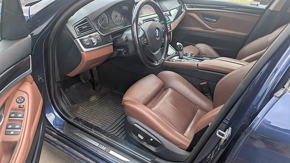 BMW 520d 3 of 5