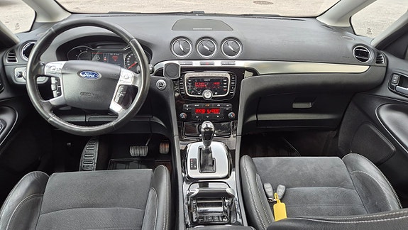 Ford S-MAX 12 of 23