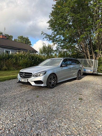 Mercedes-Benz E220 2 of 6