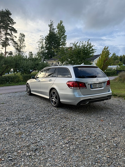Mercedes-Benz E220 5 of 6