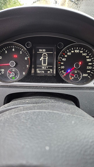 Volkswagen Passat 2 of 30